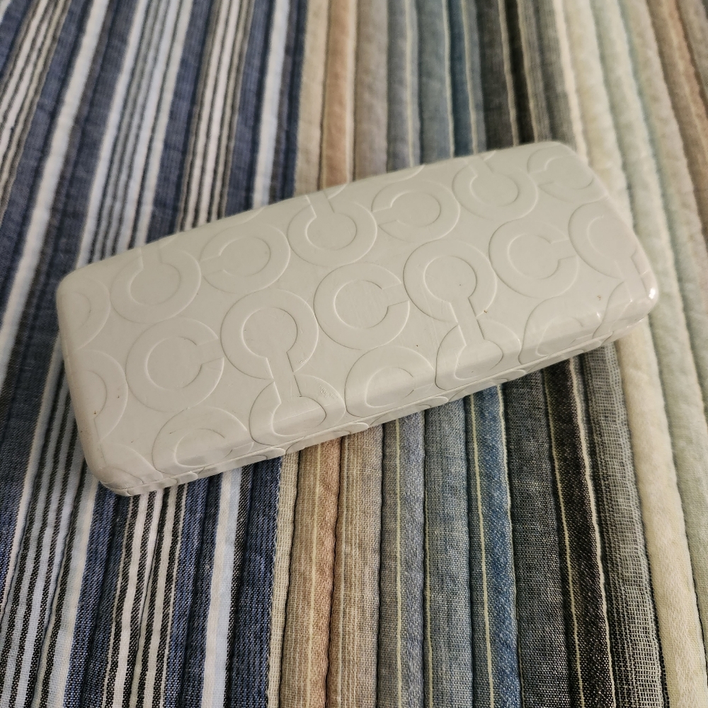 AUTHENTIC COACH SIGNATURE "C" EMBOSSED EYEGLASSES HARD CASE